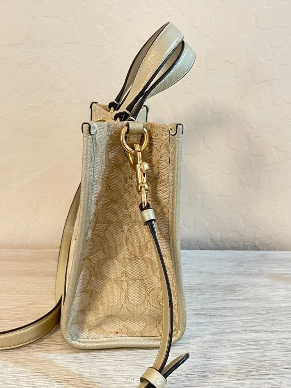 Coach Dempsey Tote 22 Crossbody Bag CG096 Signature Stripe Pink Khaki
